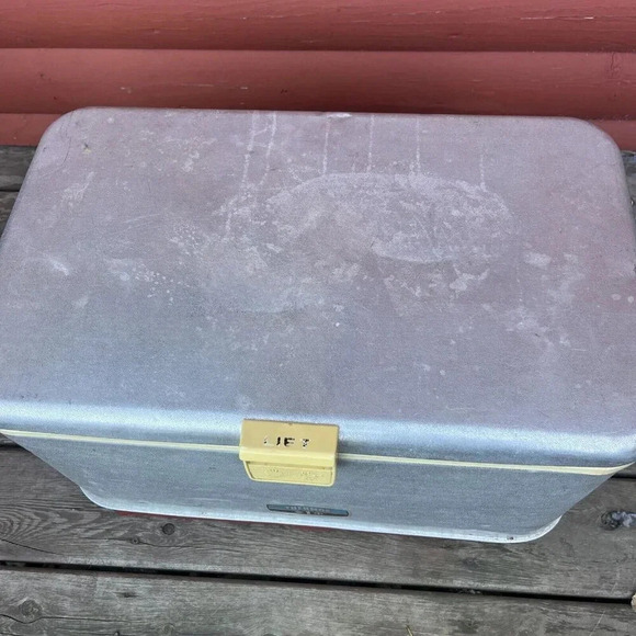 VINTAGE Metal THERMOS Latching Ice Chest Large Cooler Red And Silver 21.5x13x14 - Picture 8 of 8